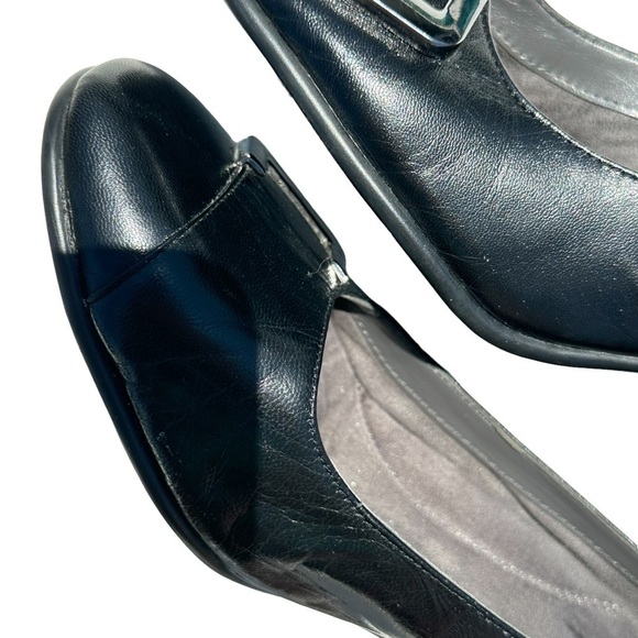 Aerosoles Heelrest "Colorado" Black Leather Pump, Silver Buckle, 9.5 - Picture 5 of 10